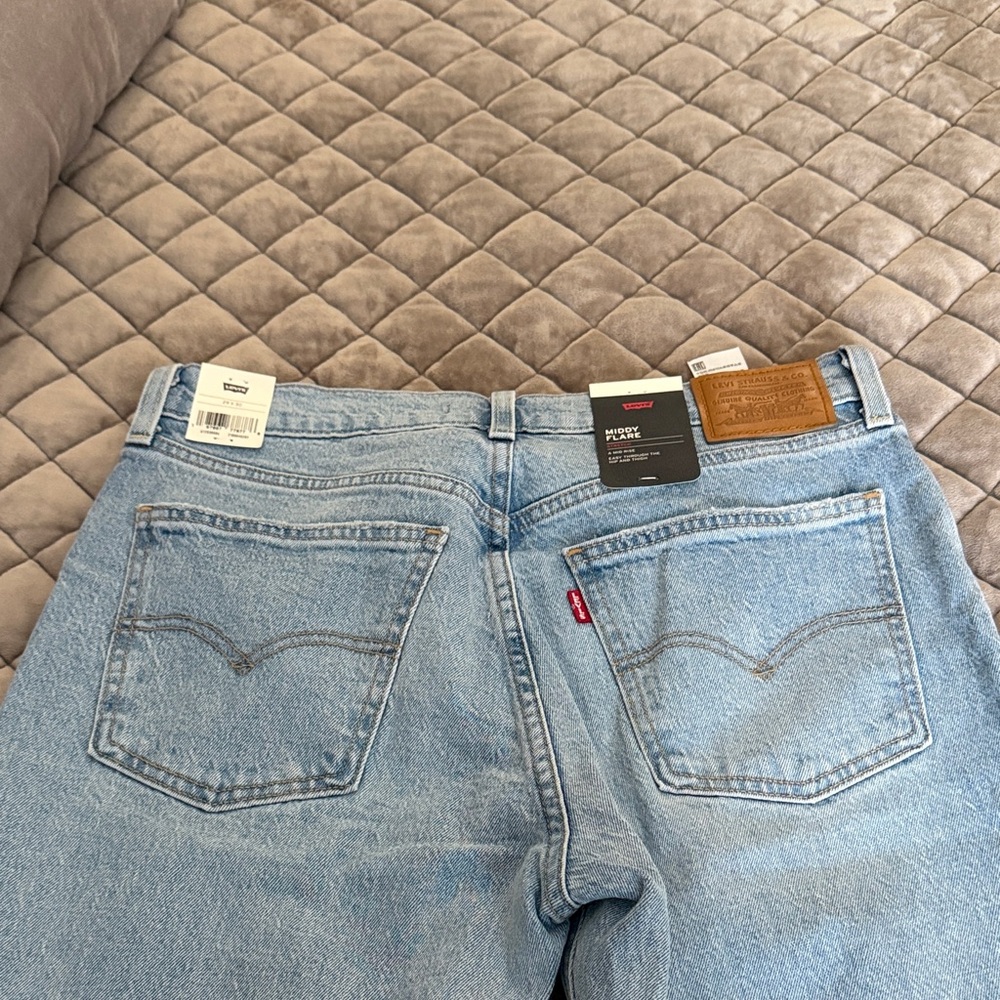 Levi's Light Blue Relaxed Middy Flare NWT